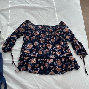 American Eagle Floral Peasant Top